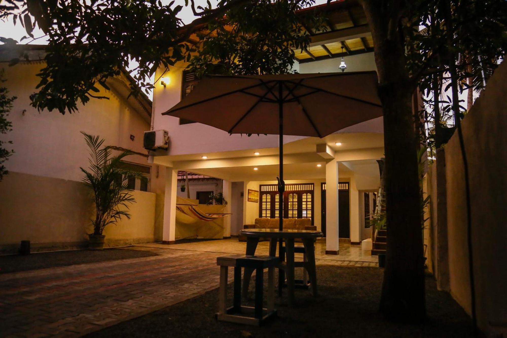 Eden Villa Хикадува Екстериор снимка